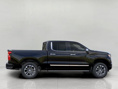 Used 2026 Chevrolet Silverado 1500 High Country w/ Technology Package AWD/4WD image 5