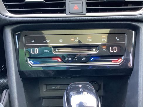 New 2026 Volkswagen Taos SE FWD image 18