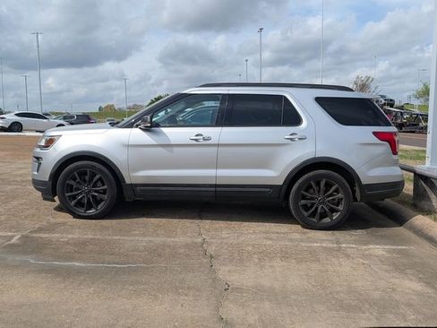 Used 2019 Ford Explorer XLT w/ Equipment Group 202A image 15