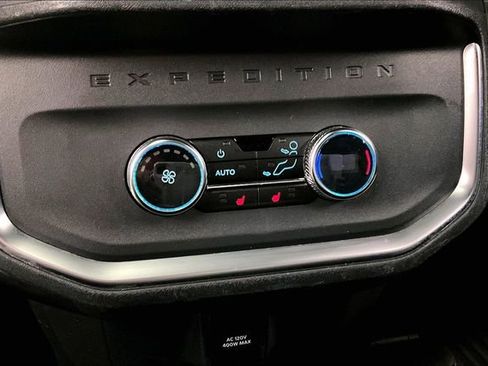 Used 2025 Ford Expedition Tremor AWD/4WD image 33