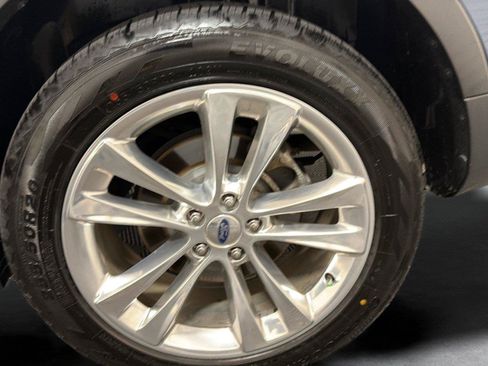 Used 2019 Ford Explorer XLT w/ Equipment Group 202A FWD image 24