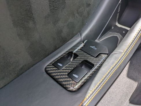 Used 2014 McLaren MP4-12C Spider RWD image 28
