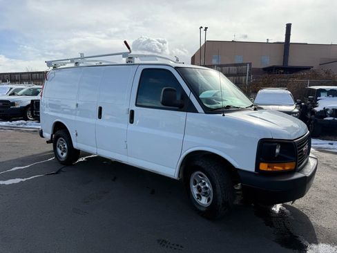 Used 2016 GMC Savana 2500 Van 3D image 9