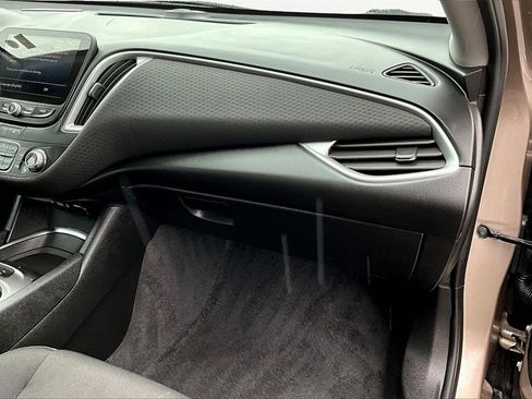 Used 2025 Chevrolet Malibu LT image 17