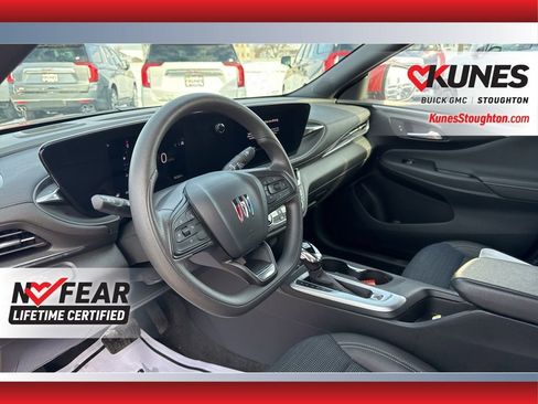 Used 2024 Buick Envista Preferred w/ Advanced Safety Package image 22