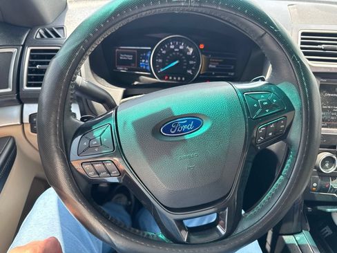 Used 2016 Ford Explorer XLT w/ Equipment Group 202A FWD image 28