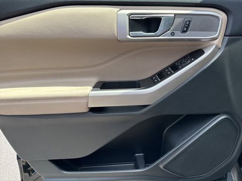 Used 2024 Ford Explorer Limited image 9