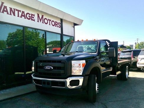 Used 2015 Ford F550 2WD Regular Cab Super Duty image 1