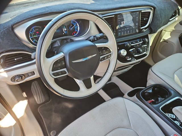 Used 2018 Chrysler Pacifica Limited w/ Advanced Safetytec Group FWD image 13