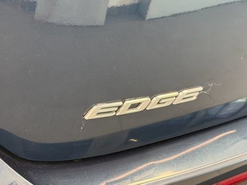 Used 2017 Ford Edge SE FWD image 10