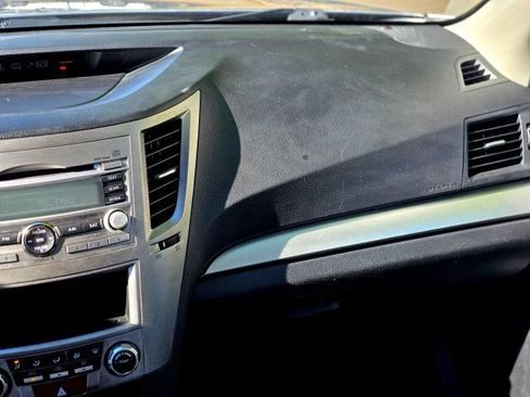 Used 2010 Subaru Outback 2.5i AWD/4WD image 30