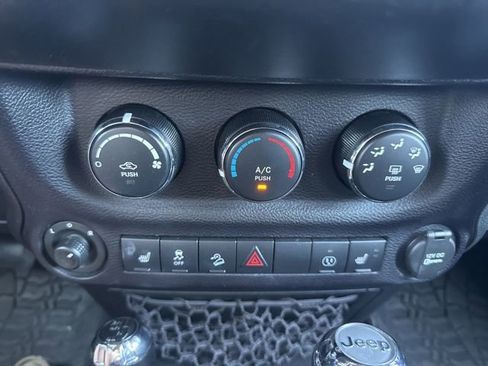 Used 2016 Jeep Wrangler Unlimited Sahara AWD/4WD image 18