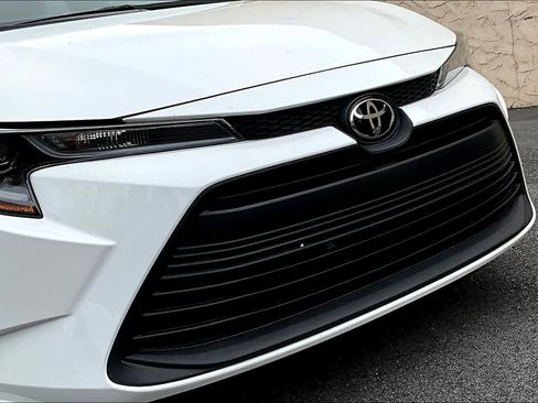 Used 2023 Toyota Corolla LE image 29