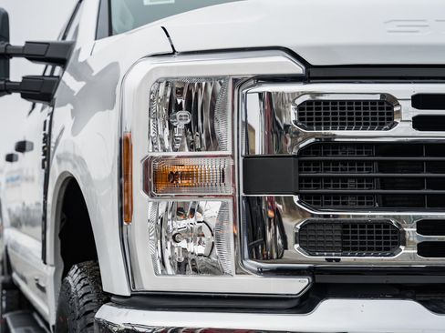 New 2026 Ford F250 XLT w/ FX4 Off-Road Package image 10