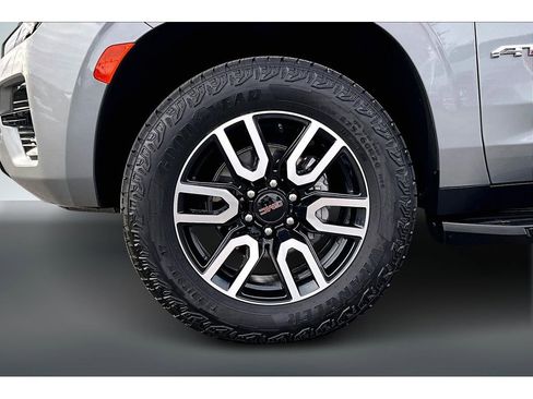 Used 2023 GMC Yukon AT4 w/ LPO, Floor Liner Package image 31
