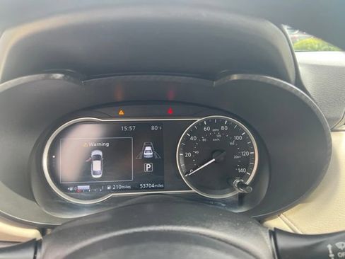 Used 2021 Nissan Versa SV FWD image 8