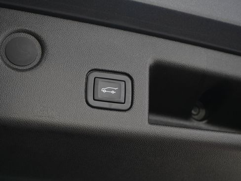 Used 2022 Chevrolet Equinox Premier AWD/4WD image 12