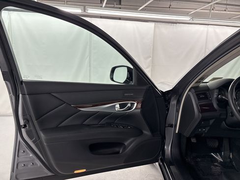 Used 2019 INFINITI Q70 Luxe image 22