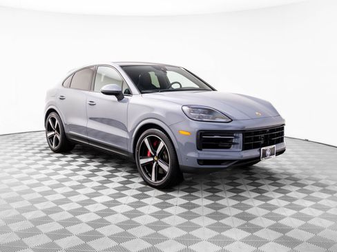 Certified 2024 Porsche Cayenne S image 6