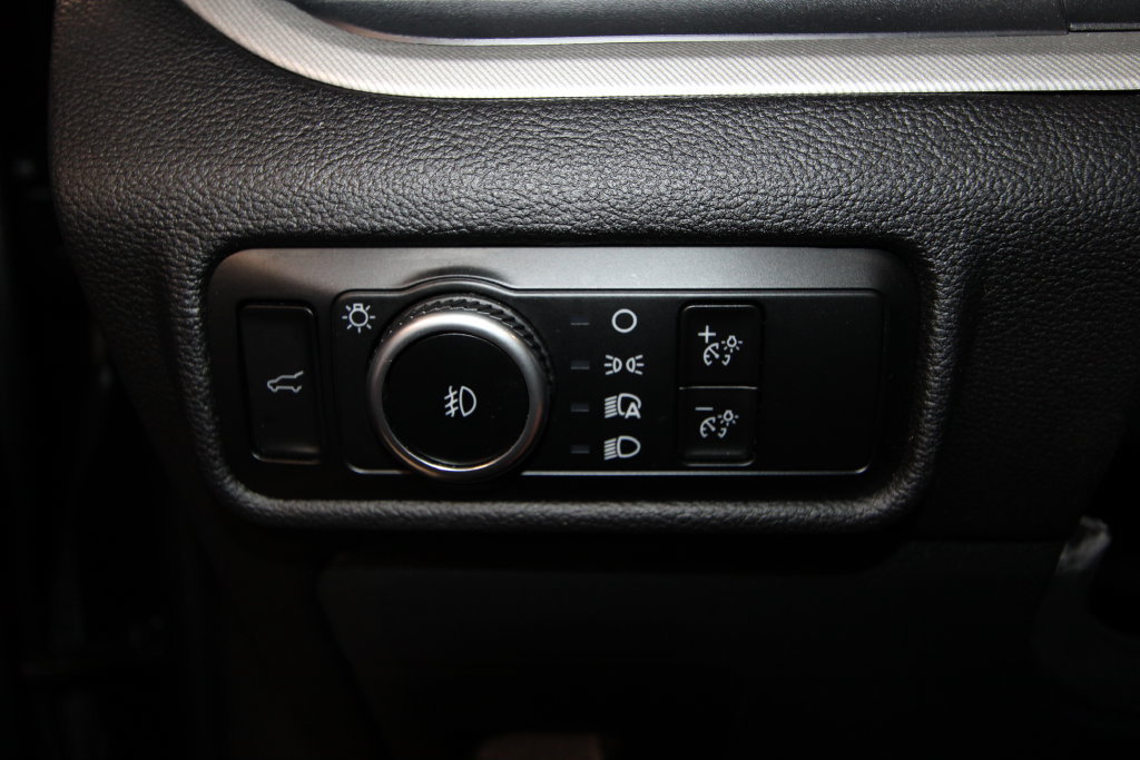 Used 2024 Ford Explorer XLT w/ Equipment Group 202A AWD/4WD image 9