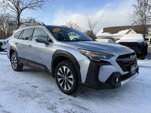 Used 2025 Subaru Outback Touring image 11