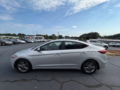 Used 2018 Hyundai Elantra SEL FWD image 4
