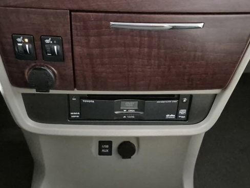 Used 2013 Toyota Sienna XLE image 17