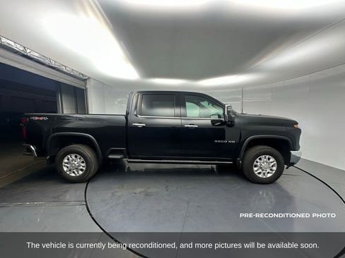 Used 2024 Chevrolet Silverado 3500 LTZ w/ LTZ Convenience Package image 7