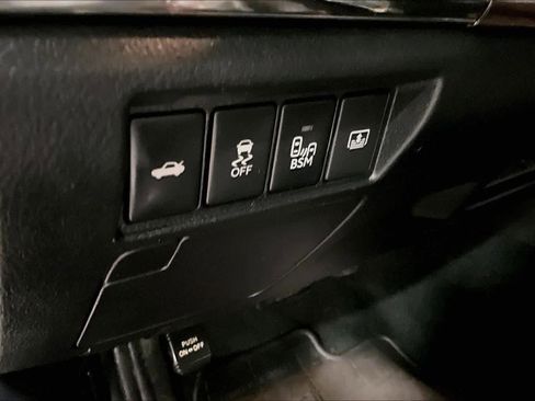 Used 2013 Toyota Avalon Limited image 32