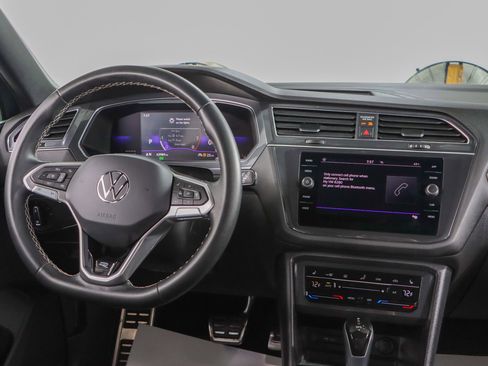 Used 2023 Volkswagen Tiguan SE R-Line image 17