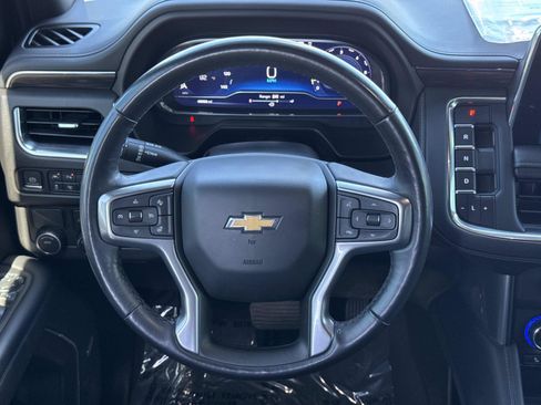 Used 2022 Chevrolet Suburban LT w/ LT Signature Package RWD image 10