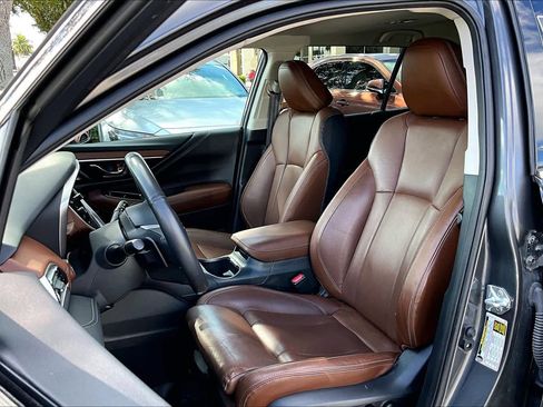 Used 2023 Subaru Outback Touring image 7
