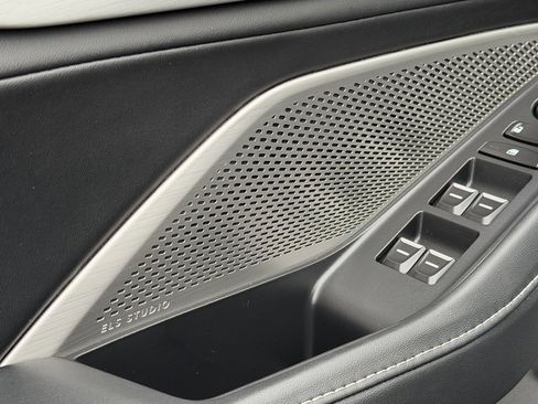 Used 2023 Acura MDX SH-AWD w/ Technology Package image 12