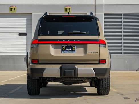 Used 2025 Lexus GX 550 w/ Accessory Package (CT) image 14