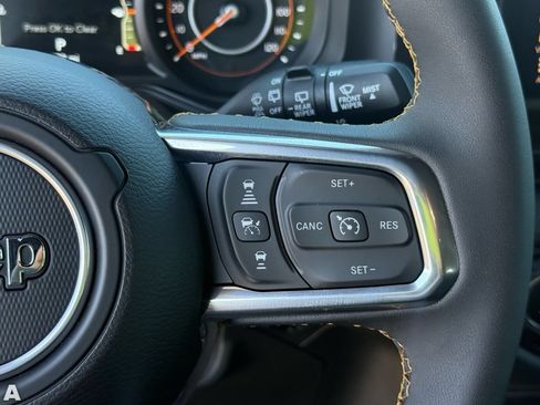 Used 2025 Jeep Wrangler Unlimited Sahara w/ Safety Group AWD/4WD image 17