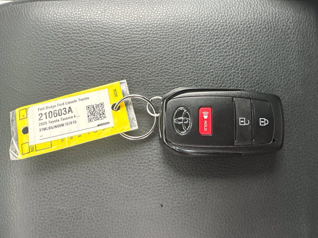Used 2025 Toyota Tacoma SR5 AWD/4WD image 53