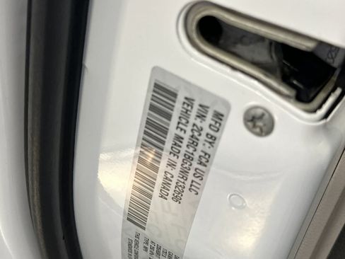 Used 2022 Chrysler Pacifica Touring-L FWD image 32