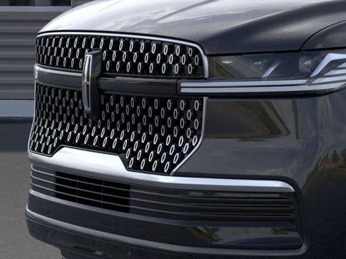 New 2026 Lincoln Navigator L Reserve AWD/4WD image 17