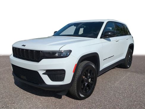 Used 2025 Jeep Grand Cherokee Altitude image 1