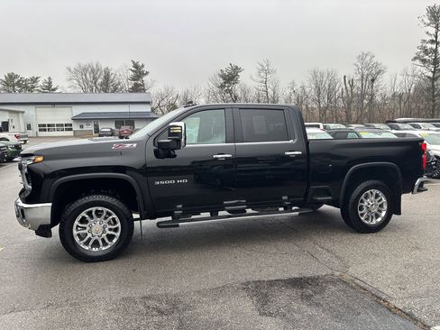 Used 2025 Chevrolet Silverado 3500 LTZ w/ LTZ Premium Package image 8