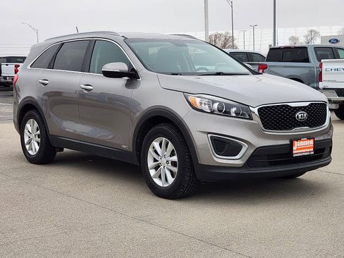Used 2016 Kia Sorento AWD image 4