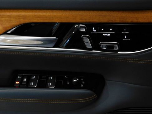 Used 2022 Jeep Grand Wagoneer Series II w/ Convenience Group III image 25