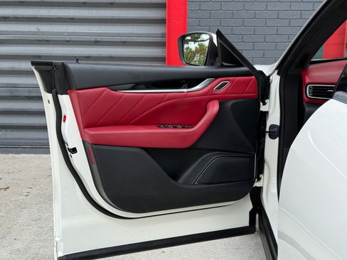 Used 2019 Maserati Levante image 13