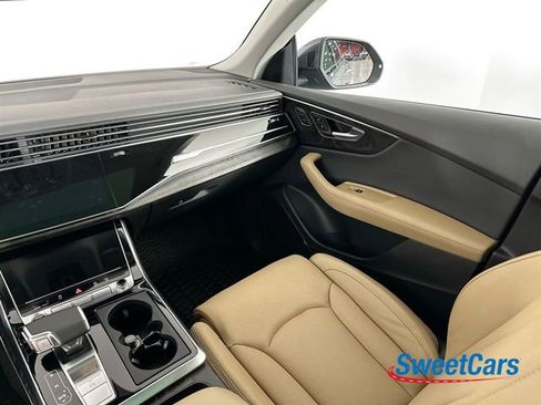 Used 2025 Audi Q8 Prestige image 34