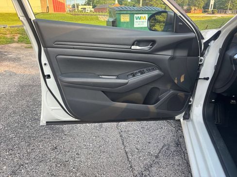 Used 2025 Nissan Altima 2.5 SV FWD image 18