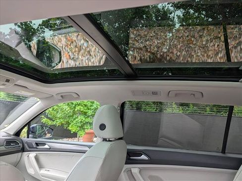 Certified 2023 Volkswagen Tiguan SE w/ Panoramic Sunroof Package FWD image 26