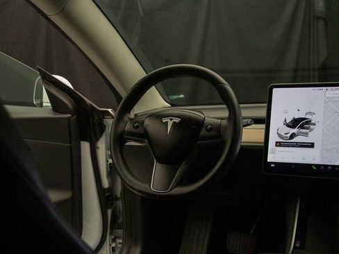 Used 2019 Tesla Model 3 Standard Range Plus image 14