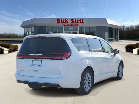 New 2026 Chrysler Pacifica Limited w/ Trailer Tow Group image 4