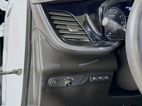 Used 2022 Buick Envision Essence w/ Technology Package I FWD image 8