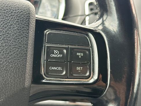 Used 2019 Dodge Grand Caravan SXT FWD image 25